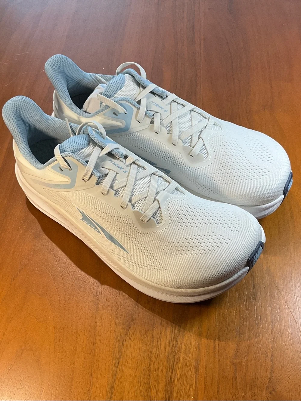 Altra Torin 8 Women's Athletic Shoes - White with Light Blue Accents - Picture 2 of 4